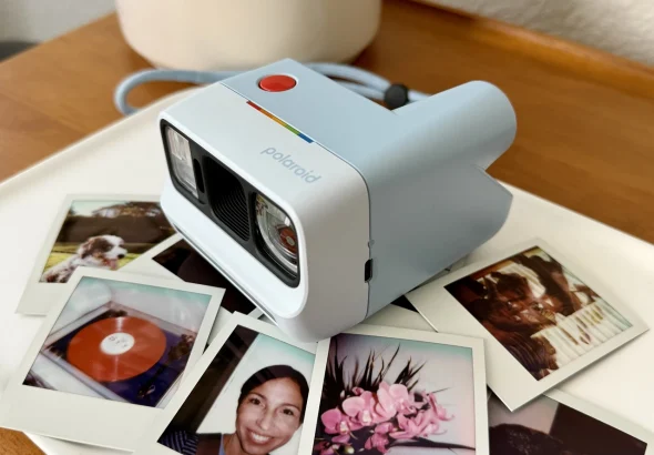 iak-pratsiuie-polaroid-kamera-ff81