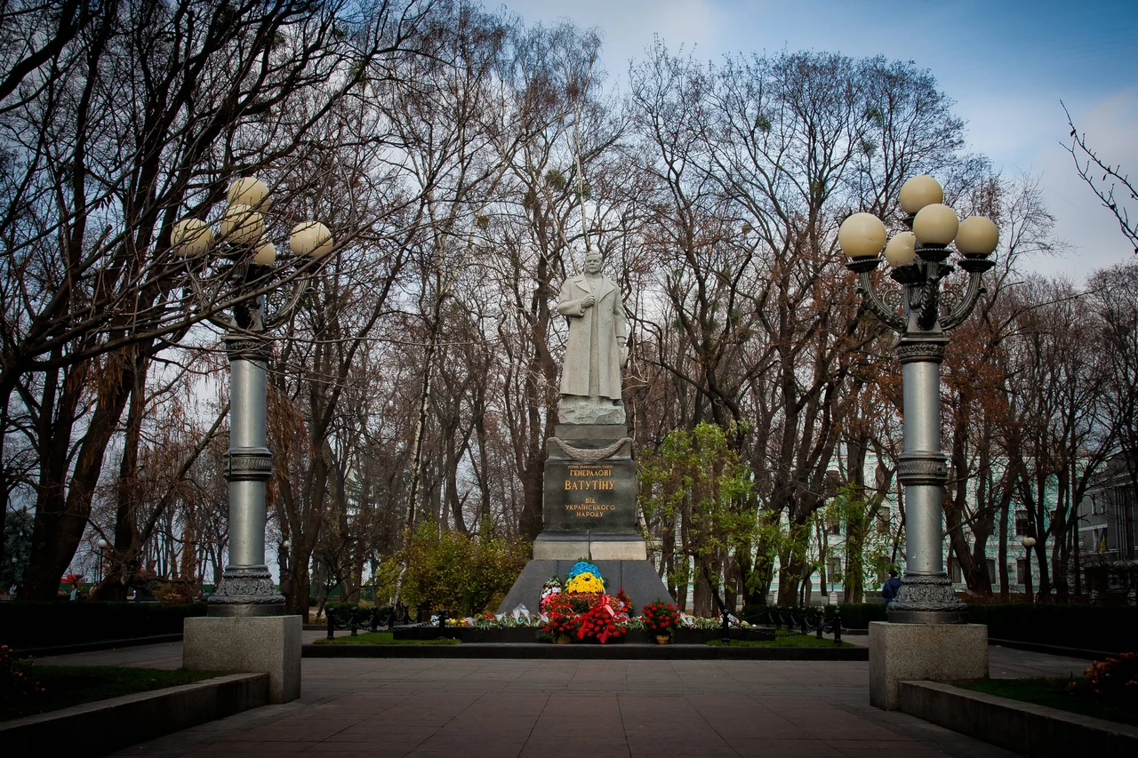 mohyla-vatutina-v-kyievi-de-znakhodytsia-istoriia-ta-suchasnyi-stan-9cc7